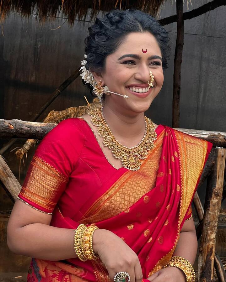 'अग्निहोत्र', 'कुंकू' यांसारख्या मालिकेतून मृण्मयी घराघरात पोहोचली. (photo courtesy : instagram @mrunmayeedeshpande)