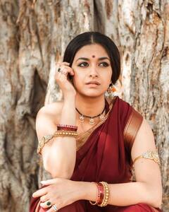 keerthy suresh latest pics : அர்ச்சா கதாபாத்திரமாய் அவதாரம் எடுத்த கீர்த்தி சுரேஷ்... ஷூட்டிங் ஸ்பாட் க்ளிக்ஸ்...