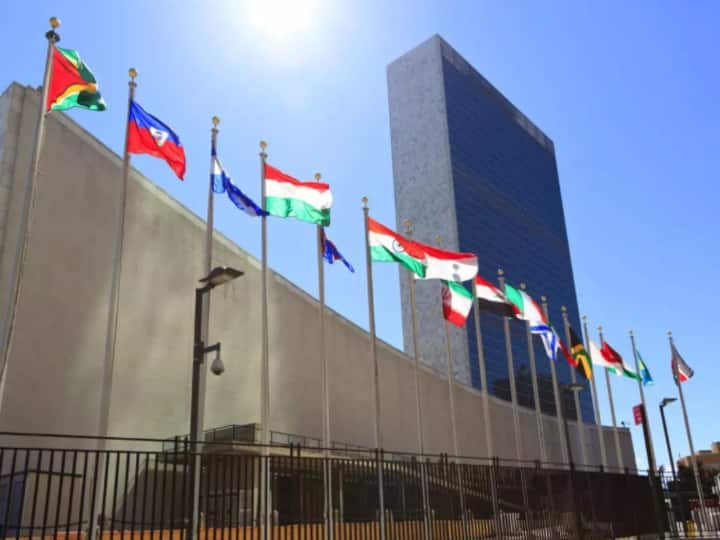 United nations headquarters cordoned off as armed man seen outside UN Headquarters Cordoned Off: संयुक्त राष्ट्र मुख्यालय के बाहर दिखा बंदूकधारी शख्स, परिसर को किया गया सील