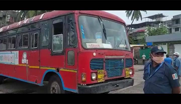 एसटी महामंडळाचे राज्य सरकारमध्ये विलीनीकरण करणे शक्य नसल्याने त्याला पर्याय म्हणून सरकारने कर्मचाऱ्यांना 41 टक्के वेतनवाढीची घोषणा केली.