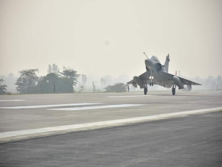 Tyre of Mirage fighter plane stolen from truck near Lucknow airbase, FIR filed ANN लखनऊ में चोर बेखौफ, ट्रक से चुरा लिया Mirage 2000 लड़ाकू विमान का टायर