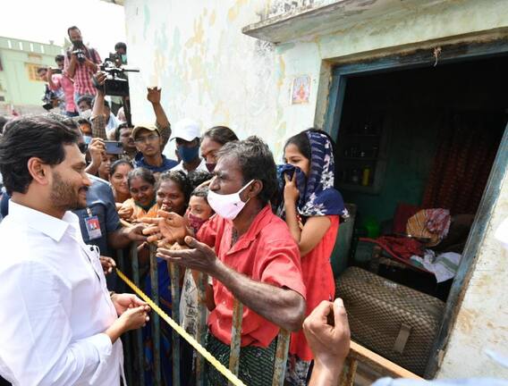 In Pics: వరద ప్రభావిత ప్రాంతాల్లో సీఎం జగన్ పర్యటన