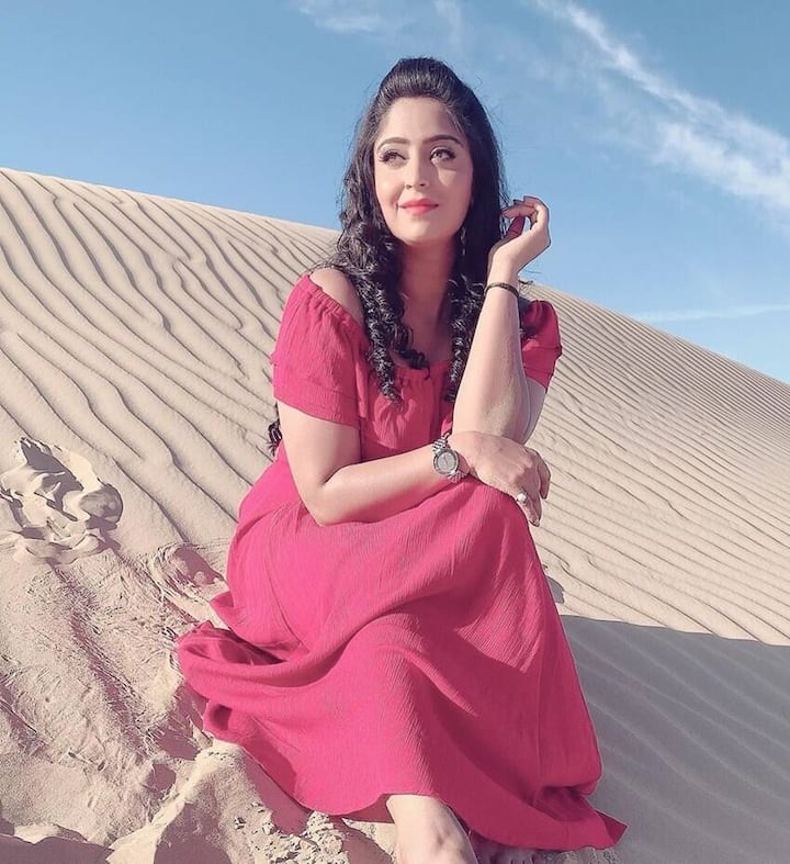 भोजपुरी एक्ट्रेस शुभी शर्मा बॉलीवुड फिल्मों में भी काम कर चुकी हैं. वह जॉन अब्राहम के साथ वेलकम बैक फिल्म में आइटम सॉन्ग करती नजर आई थीं.