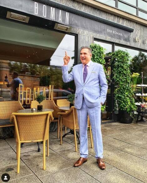 বোমান ইরানির কেরিয়ারের দিকে তাকালে দেখা যাবে সেটি দীর্ঘ কুড়ি বছরের। কিন্তু এই কুড়ি বছরেই তিনি এমন কিছু চরিত্রে অভিনয় করে ফেলেছেন, যা হয়তো শুধুমাত্র তাঁর পক্ষেই করা সম্ভব।