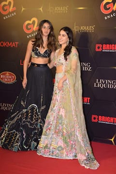PICS: Sara Ali Khan & Ananya Panday Stun In Ethnic Outfits At Red Carpet