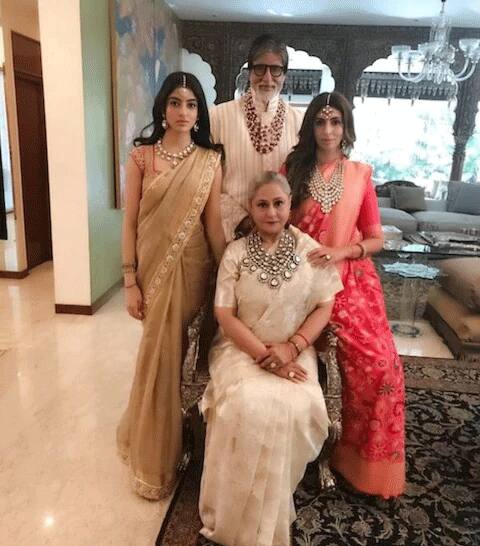 अमिताभ बच्चन अपने परिवार के साथ 70 के दशक में प्रतीक्षा में शिफ्ट हुए थे. बाद में वह जलसा चले आए. हालांकि अपने दोनों बंगले में वो आते जाते रहते हैं.