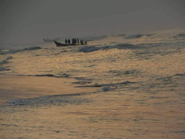 ইতিমধ্যেই, শুক্রবার থেকে রবিবার পর্যন্ত মত্স্যজীবীদের সমুদ্রে যাওয়ায় জারি হয়েছে নিষেধাজ্ঞা।  কাকদ্বীপ, ডায়মন্ড হারবারের পাশাপাশি ক্যানিংয়েও চলছে মাইকে প্রচার।