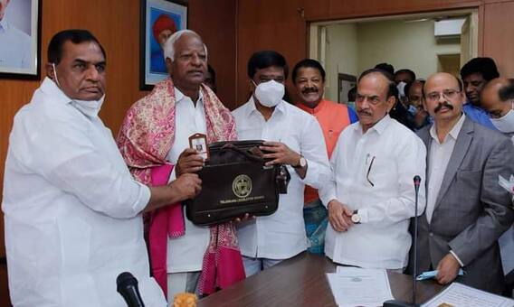In Pics: నూతన ఎమ్మెల్సీల ప్రమాణ స్వీకారం