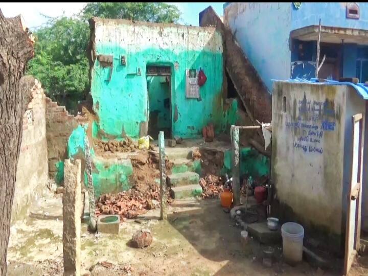 சிவகங்கையில் கனமழையால் இடிந்த மூதாட்டி வீடு...! - சமையலறையாக மாறிய கழிவறை