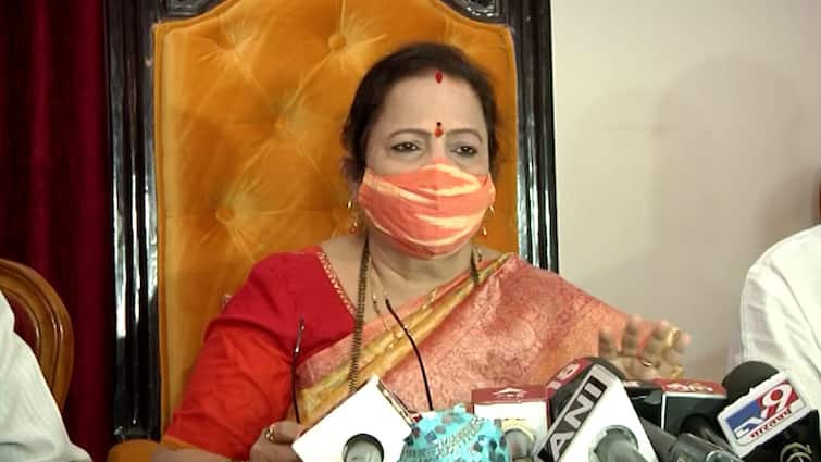 Mumbai mayor Kishori Pednekar reaction threatening letter on life Kishori Pednekar : स्त्रियांच्या लज्जास्पद भागांचा उल्लेख, माझ्या अवयवांची विटंबना करण्याची धमकी, संताप आणि रागाने महापौरांचे डोळे पाणावले