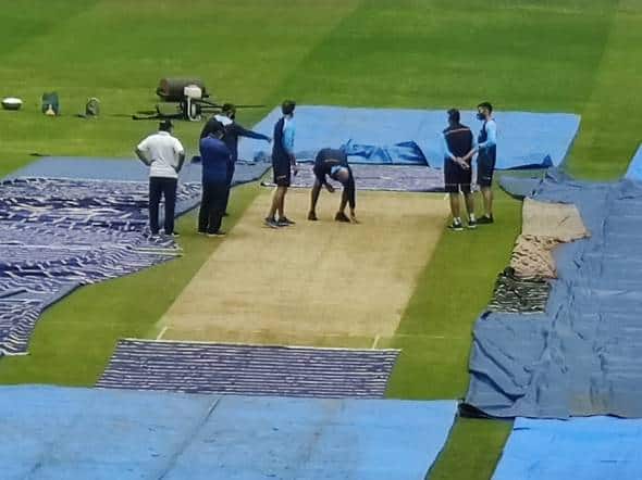 India vs New Zealand 2nd Test Heavy rain promises to threaten play at Wankhede IND vs NZ : भारत - न्यूझीलंड कसोटीवर पावसाचं सावट