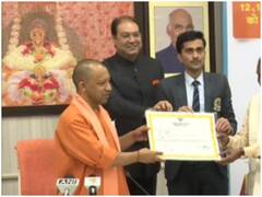 UP Scholarship: चुनाव से पहले योगी सरकार का स्टूडेंट्स को तोहफा, लाखों छात्र-छात्राओं के खाते में ट्रांसफर किए 458 करोड़ रुपये