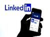 LinkedIn : नोकरी, Job Search होणार आणखी सोपं, LinkedIn आता हिंदी भाषेमध्येही