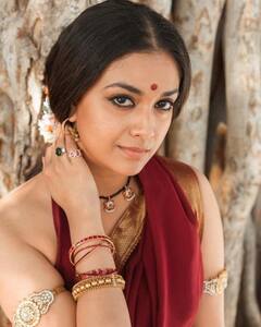 keerthy suresh latest pics : அர்ச்சா கதாபாத்திரமாய் அவதாரம் எடுத்த கீர்த்தி சுரேஷ்... ஷூட்டிங் ஸ்பாட் க்ளிக்ஸ்...