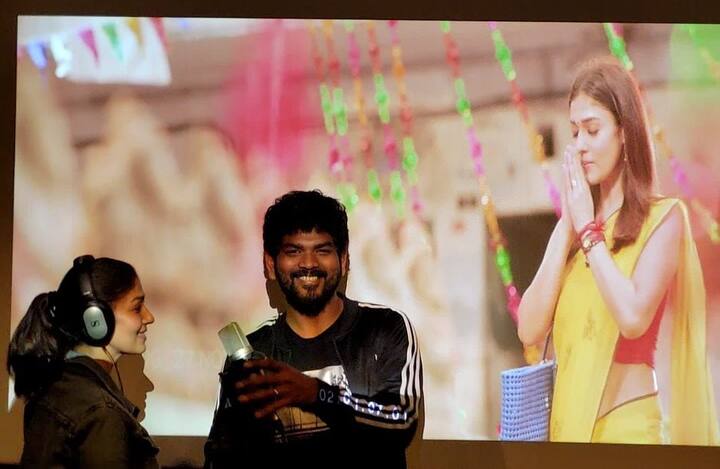 விக்னேஷ் சிவன் இயக்கி வரும் ’காத்துவாக்குல ரெண்டு காதல்’ படத்தில் நடிகர் விஜய் சேதுபதிக்கு ஜோடியாக நடிகைகள் நயன்தாரா மற்றும் சமந்தா நடிக்கின்றனர். விஜய் சேதுபதி, நயன்தாரா மற்றும் சமந்தா இணைந்து நடிப்பதால் இந்த படத்தின் மீது மிகுந்த எதிர்பார்ப்பு ஏற்பட்டுள்ளது.