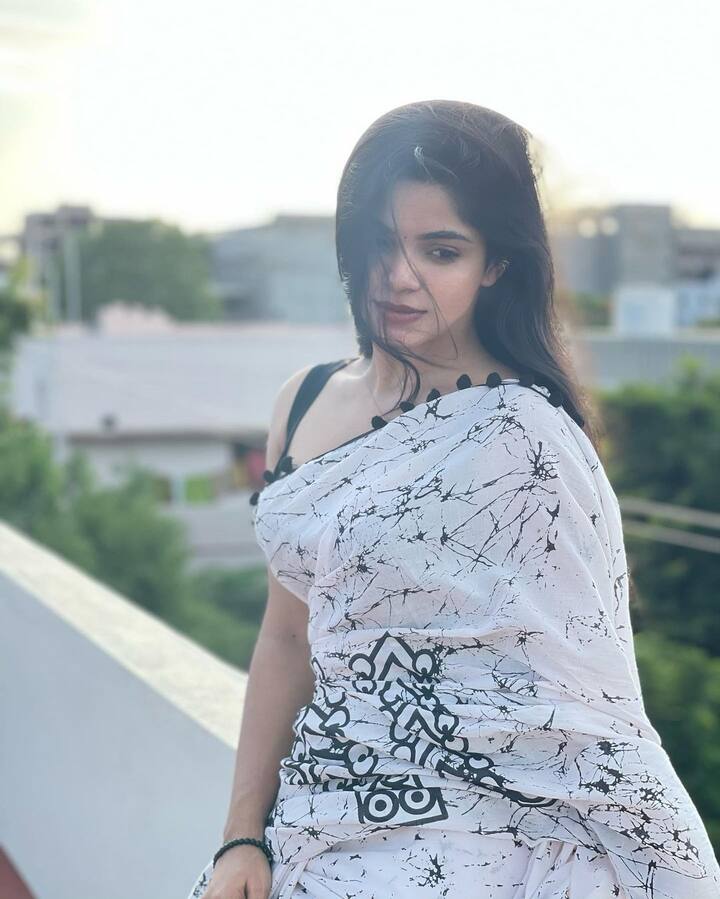 என் ஜோடியா நீ நிக்கயில வேறென்ன வேணும் வாழ்க்கையில