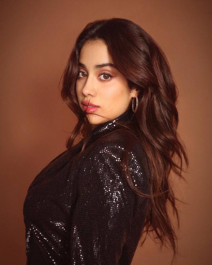 जान्हवीच्या या फोटोंवरून तुमचीही नजर हटणार नाही.(Photo : @janhvikapoor/IG)