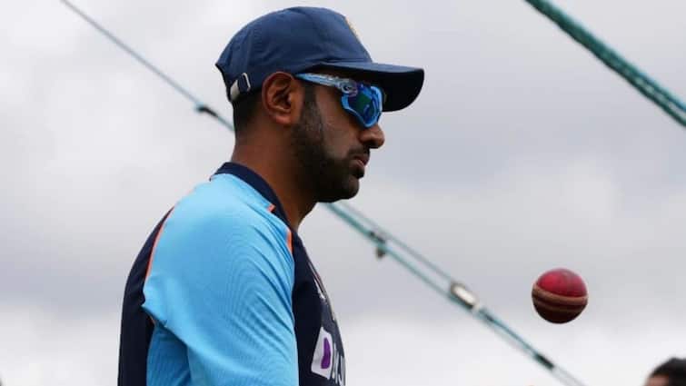 Ashwin retains 2nd spot in both bowlers' and all-rounders' Test rankings Ashwin in Test Rankings: টেস্টে বোলার ও অলরাউন্ডারদের তালিকায় দ্বিতীয় স্থান ধরে রাখলেন অশ্বিন
