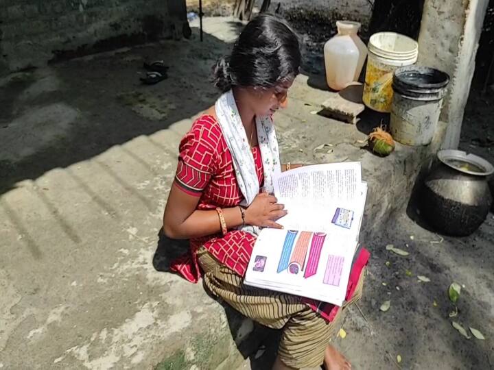 மழையால் இடிந்து விழுந்த வீட்டில் தாய், தந்தையை இழந்த சிறுமி தவிப்பு - அரசு உதவ கோரிக்கை Tragedy again for the student who lost his mother and father and grew up in the warmth of his grandmother due to the northeast rain மழையால் இடிந்து விழுந்த வீட்டில் தாய், தந்தையை இழந்த சிறுமி தவிப்பு - அரசு உதவ கோரிக்கை