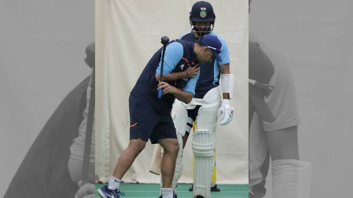 ভারতীয় দলের ক্রিকেটারদের দেখা গেল ইন্ডোরে অনুশীলন করতে। দ্রাবিড়ের তত্ত্বাবধানে পূজারা।