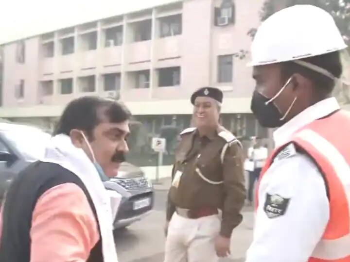 Bihar Minister Jivesh Mishra Outburst After His Car Gets Stopped For SP, DM - Watch Video Watch Video: మంత్రి గారి శపథం.. కారు ఆపినందుకు ఫైర్.. మళ్లీ అప్పుడే అసెంబ్లీకి వెళతారట!