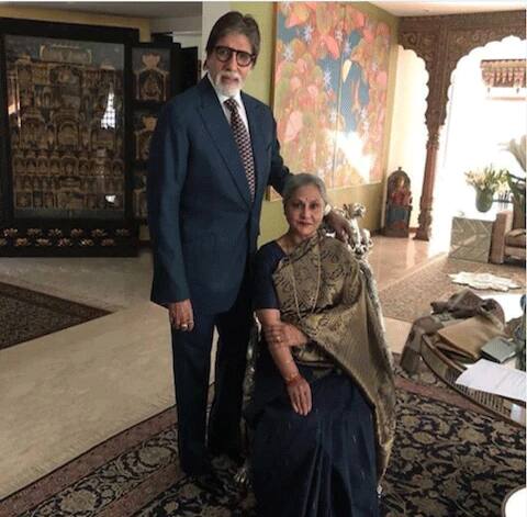 अमिताभ बच्चन के घर के इंटीरियर के साथ-साथ फर्नीचर और झूमर समेत एक-एक डेकोरेशन की चीजों का बखूबी ध्यान रखा गया है.