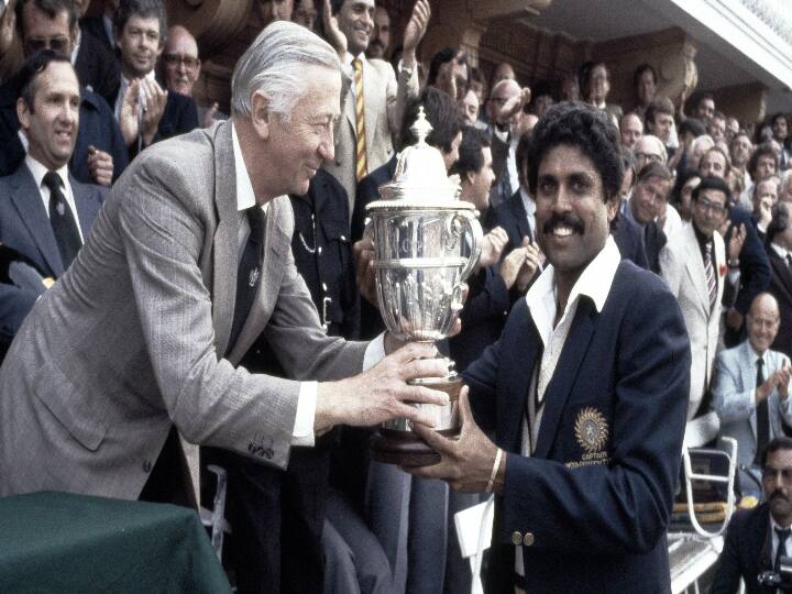 Former indian cricket skipper kapildev 175 in 1983 world cup knock in 83 trailer scene 83 Trailer Scene: '83' ட்ரெய்லரில் இடம்பெற்ற கபில்தேவ் குளியலறை காட்சி.. சகாப்தம் தொடங்கிய ”திக் திக்” நிமிடங்கள்..