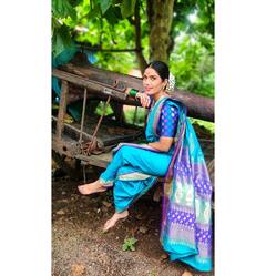 In Pics : खट्याळ 'देवकी'ची सोशल मीडियात हवा! खळखळून हसवणाऱ्या मीनाक्षीचा मराठमोळा साज