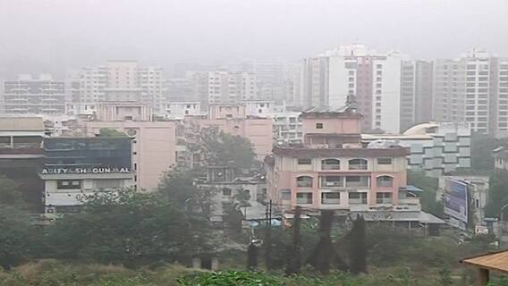 Pune: धुक्याच्या दुलईत पुणे शहर हरवलं ABP Majha