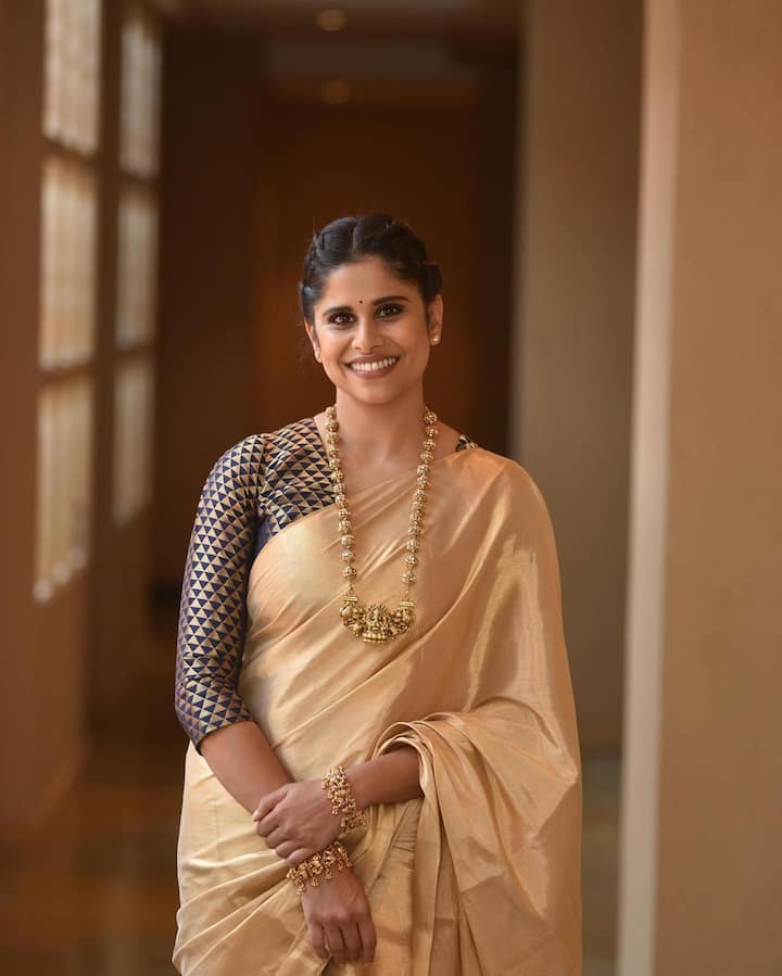 मराठी चित्रपटसृष्टीतील प्रसिद्ध अभिनेत्री सई ताम्हणकर सोशल मीडियावर वेगवेगळ्या लूकमधील फोटो शेअर करत असते. (PHOTO : @saietamhankar/Instagram)