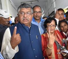 BJP Leaders Wives: कोई बैंकर तो कोई वकील, जानिए क्या करती हैं बीजेपी के इन बड़े नेताओं की पत्नियां