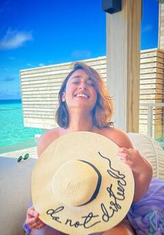 Ileana pics: மாலத்தீவில் இலியான...பிகினியில் விதவிதமான போஸ்கள்..!