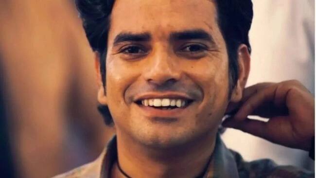 वेब सीरीज मिर्जापुर में ललित का किरदार निभाने वाले ब्रह्मा मिश्रा का निधन 2 दिसंबर को हुआ. ब्रह्मा मिश्रा की मौत ने मिर्जापुर के फैंस को तगड़ा झटका दिया है.