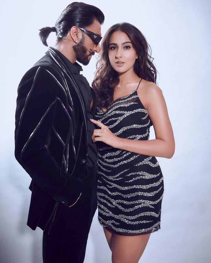 सारानं म्हटलं की, तिची आई अमृता सिंग (Amruta Singh) नं तिला सिंगल पॅरंट असूनही खूप चांगल्याप्रकारे सांभाळलं. त्यामुळे तिचा आईसोबतचा जिव्हाळा जास्त आहे.