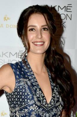 इसाबेल कैफ: बॉलीवुड एक्ट्रेस कैटरीना कैफ (Katrina Kaif) की बहन इसाबेल कैफ (Isabelle Kaif) की डेब्यू फिल्म 'टाइम टू डांस' इसी साल डिजीटल प्लेटफॉर्म पर रिलीज हुई थी. इस फिल्म में सूरज पंचोली भी नजर आए थे.