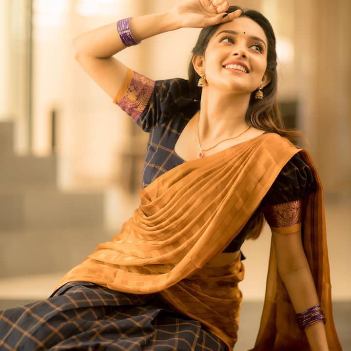 அவ கண்ணு ரெண்டும் என்னை மயக்கும் தவுசண்ட் வாட்ஸ் பவரு