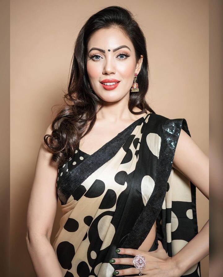 हालांकि सोशल मीडिया पर पोस्ट शेयर कर इन दोनों कलाकारों ने महज अफवाह करार दिया है. लोगों के इन कयासों को मुनमुन ने शर्मिंदगी भरा बताया था.