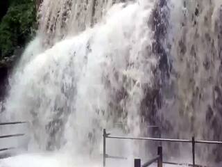 தேனி : சுருளி அருவியில் வரலாறு காணாத காட்டாற்று வெள்ளப்பெருக்கு!