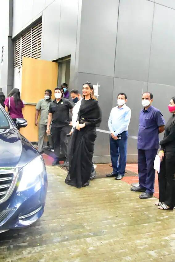 দীপিকা অভিনীত ছবি ‘৮৩’-এর ট্রেলার মুক্তি পেয়েছে। এই ছবিতে কপিল দেবের স্ত্রীর ভূমিকায় অভিনয় করেছেন দীপিকা। ছবি সৌজন্যে মানব মঙ্গলানী