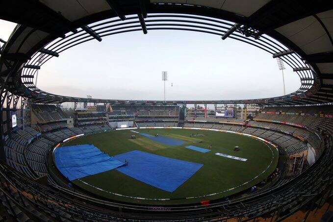 IND vs NZ, 2nd Test: Early Lunch taken due to wet outfield; toss at 11:30 am and start of second session at 12 noon IST Ind vs NZ 2nd Test: আউটফিল্ড ভিজে থাকায় দেরি, দ্বিতীয় টেস্ট শুরু হতে পারে ১২টা থেকে