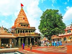 Shani Dev Mandir: शनिदेव के इन मंदिरों के सिर्फ दर्शन मात्र से दूर हो जाता है शनि दोष, जानें इन चमत्कारी शनि मंदिर के बारे में