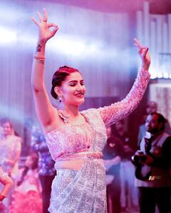 Sapna Choudhary Photo: स्काई ब्लू शिमरी साड़ी में Sapna Choudhary ने दिखाई कातिल अदाएं, किलर लुक को देख उड़े फैंस के होश