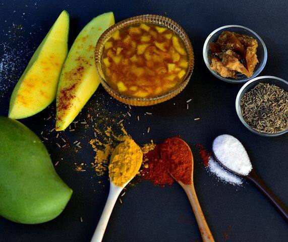 সমস্ত উপকরণ ভালো করে মিশিয়ে তাতে তেবুর রস দিয়ে আবার ভালো করে মিশিয়ে দিন। সমস্ত উপকরণ ভালোভাবে মিশে গেলে একটি কাচের পাত্রে রেখে ২ থেকে ৩দিন রোদে রেখে দিতে হবে। এবার আপনার আচার তৈরি। ইচ্ছেমতো পরোটা কিংবা অন্যান্য খাবারের সঙ্গে খেতে থাকুন।