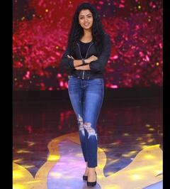 Navya Swamy Photos: రౌడీ బేబిలా ఫోజిచ్చిన బుల్లితెర సూపర్ క్వీన్ నవ్యా స్వామి