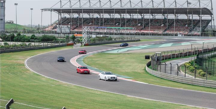 बुद्ध इंटरनेशनल सर्किट क्या कोई सोच सकता है कि नोएडा के पास अपना फार्मूला रेस कार ड्राइविंग का सर्किट भी है, जो कुल 10 किमी में फैला हुआ है,सबसे बड़ी बात इस सर्किट में कब तक कई कार्यक्रमों और एक्सपो का आयोजन किया जा चुका है, ये सर्किट ग्रेटर नोएडा के सेक्टर 25 में है. इमेज क्रेडिट- सोशल मीडिया