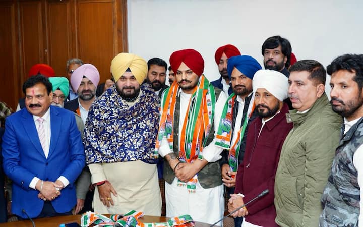 Old Skool Fame, Sidhu Moose Wala Joins Congress In Punjab, State Chief Defends Him In Arms Case 'Old Skool' Fame, Sidhu Moose Wala Joins Congress In Punjab, State Chief Defends Him In Arms Case