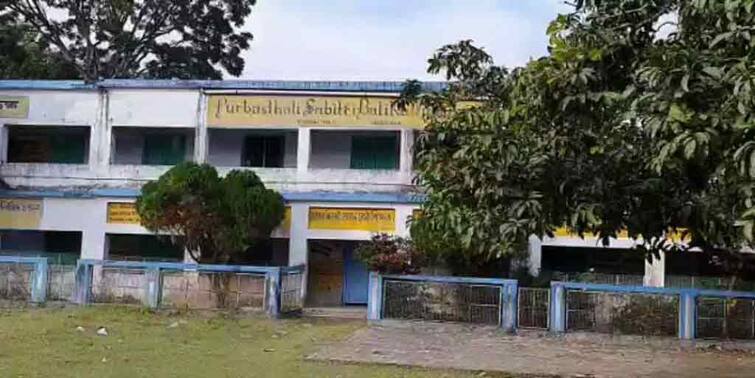 West Burdwan: Corona is on the rise, the administration has ordered the closure of Katwa school West Burdwan: করোনা আক্রান্ত প্রধান শিক্ষিকা, কাটোয়ায় স্কুল বন্ধের নির্দেশ প্রশাসনের