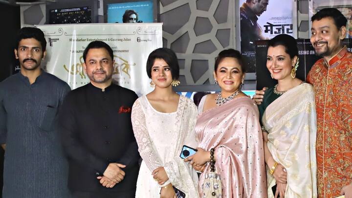 শ্যুটিংয়ের দেড় বছর পর অপেক্ষার অবসান। মুক্তি পেল শুভ্রজিৎ মিত্র পরিচালিত ছবি 'অভিযাত্রিক' (Avijatrik)। রঙিন ছবির ভিড়ে অপুর নস্ট্যালজিয়া মাখা সাদা-কালো আবেদন আলাদা করে নজর ও মন দুই কাড়ছে দর্শকের।