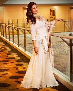 Divyanka Tripathi Photos: शरारा पहनकर Divyanka Tripathi ने दिए दिलकश पोज, फैंस बोले 