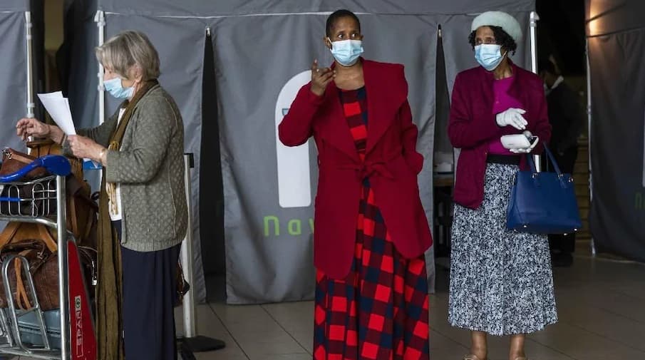 10 foreigners gone 'missing' bangalore બેંગલુરુઃ ઓમિક્રોનના ખતરા વચ્ચે સાઉથ આફ્રિકન દેશોથી પરત ફરેલા 10 વિદેશી ગુમ